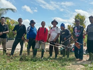 Jaga Kebersihan Makam, Fardhu Kifayah Al Munawwarah Gelar Gotong Royong